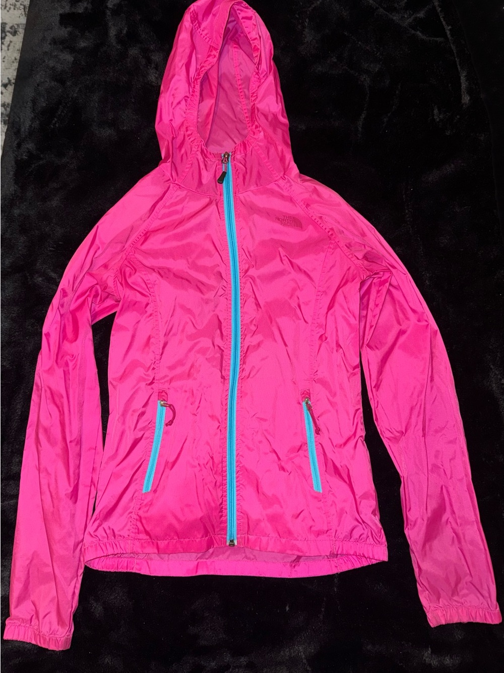 The North Face Women's Lightweight Hooded Windbreaker/Rain Jacket - Hot Pink